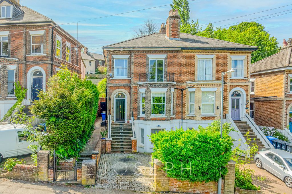 Property photo 1 of 37