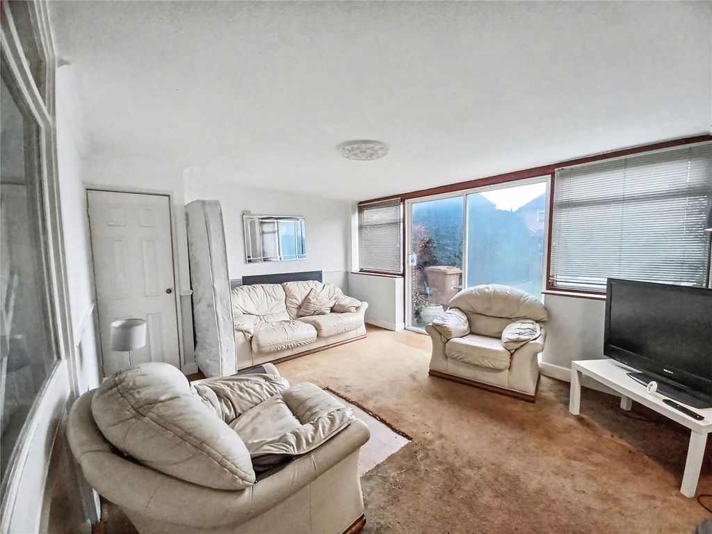 Property photo 2 of 16 Lounge