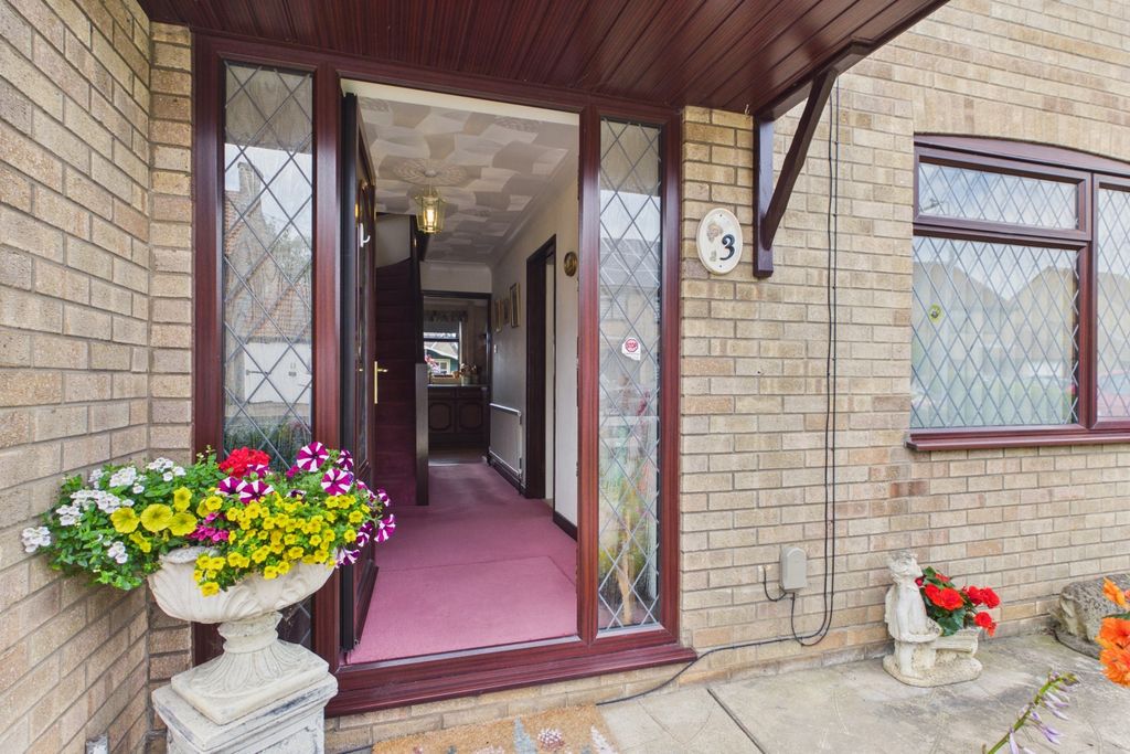 Property photo 2 of 18 Ewemove - Spalding - Culpins Close - Front Of Hou