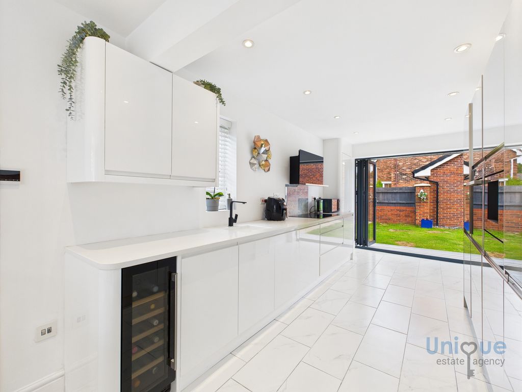 Property photo 2 of 32