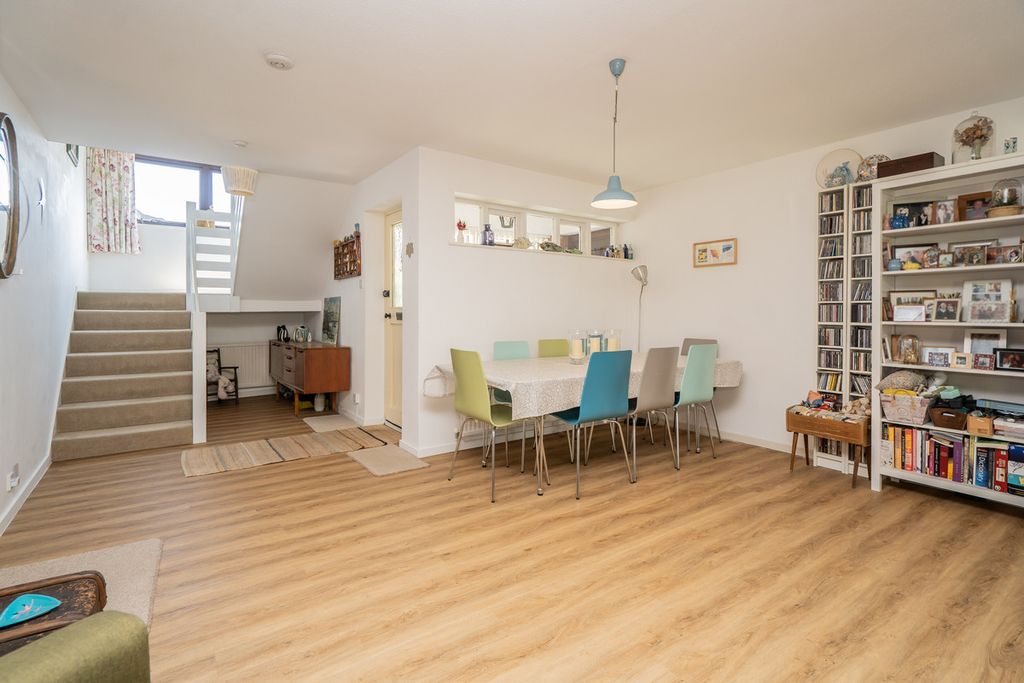Property photo 3 of 24