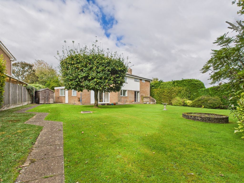 Property photo 3 of 19 Cam02136G0-Pr0470-Still019