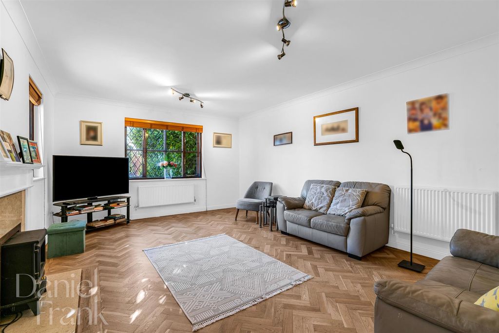 Property photo 3 of 26