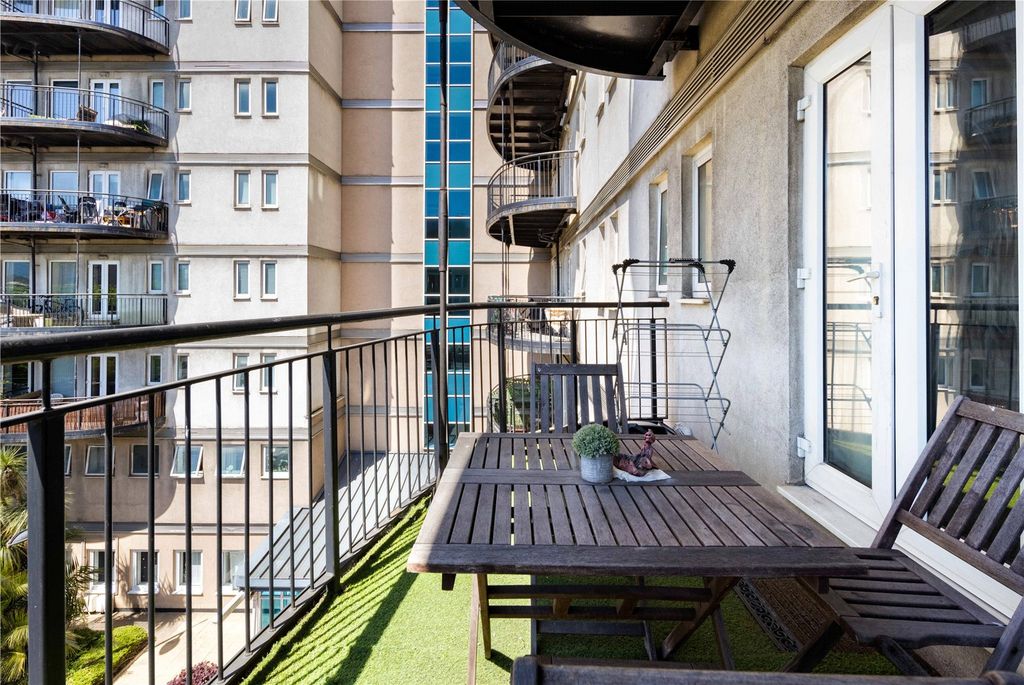 Property photo 1 of 9 Balcony