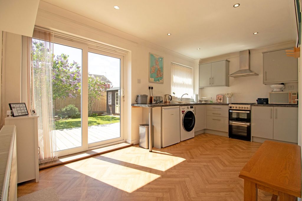 Property photo 2 of 11