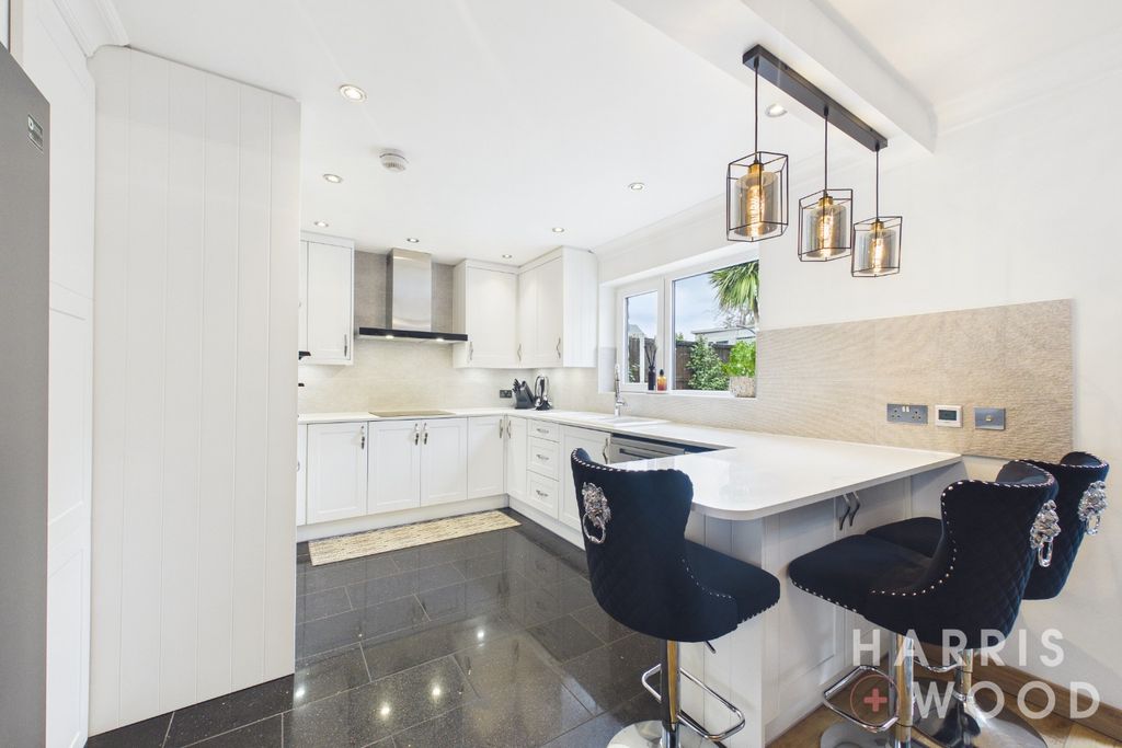 Property photo 2 of 29 5893422