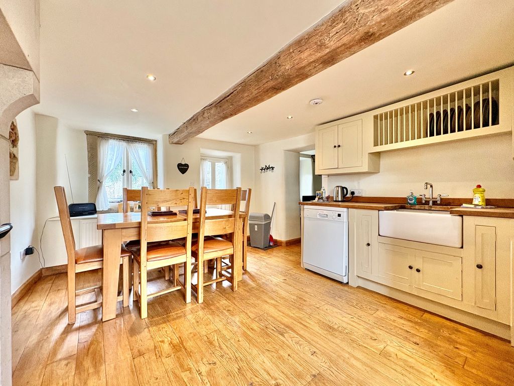 Property photo 3 of 27
