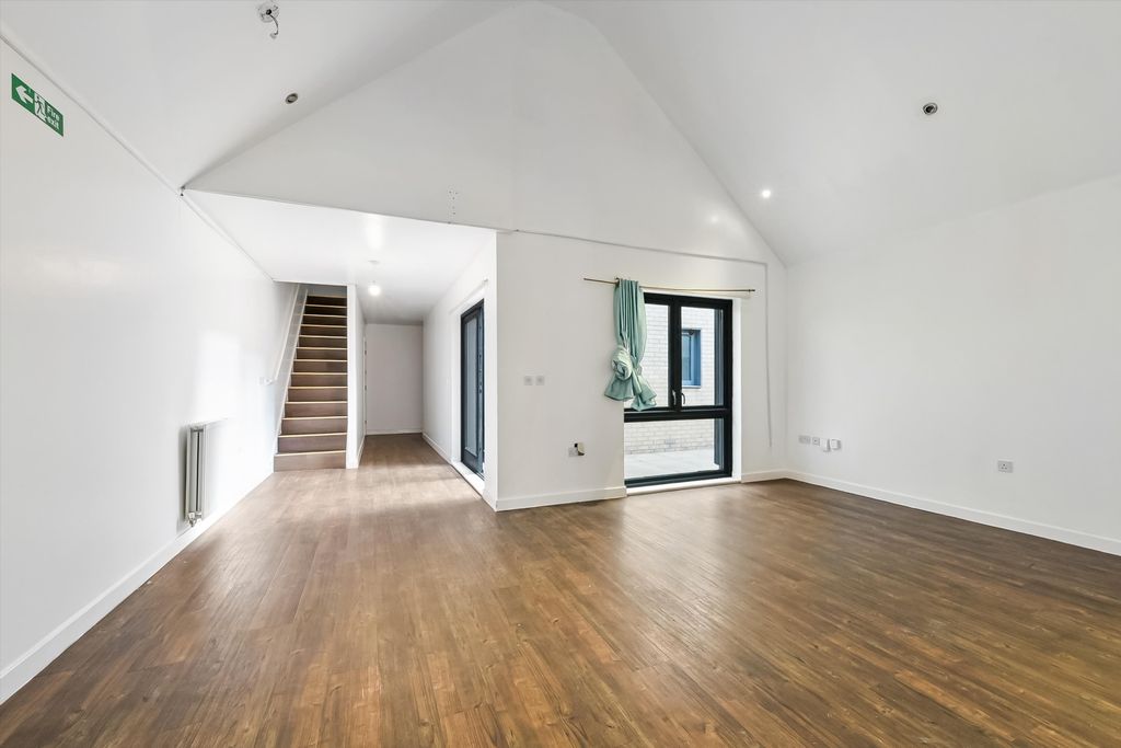 Property photo 2 of 11 Image