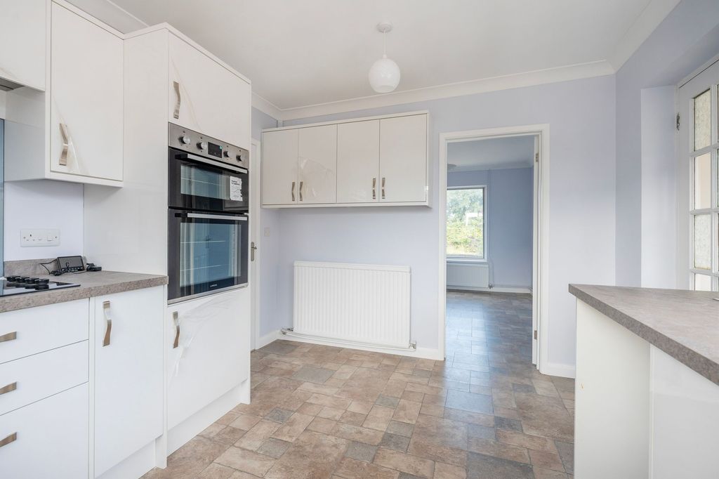 Property photo 3 of 31