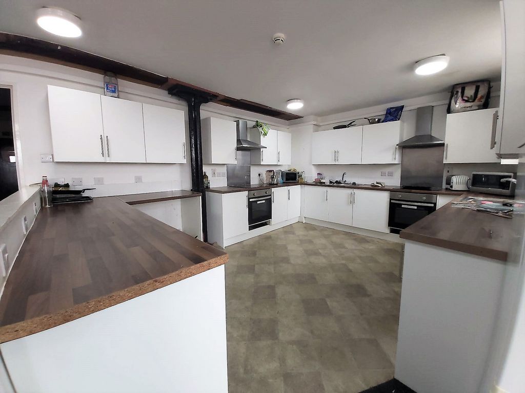 Property photo 2 of 39