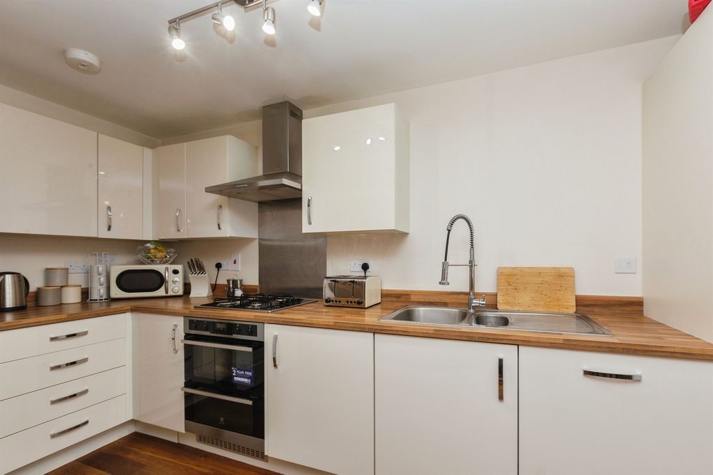 Property photo 2 of 16