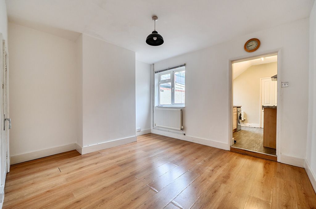 Property photo 3 of 18 1420016-15-69B28d...