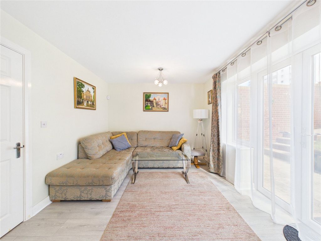 Property photo 3 of 22 Picture No. 32