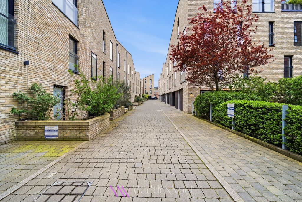 Property photo 2 of 20