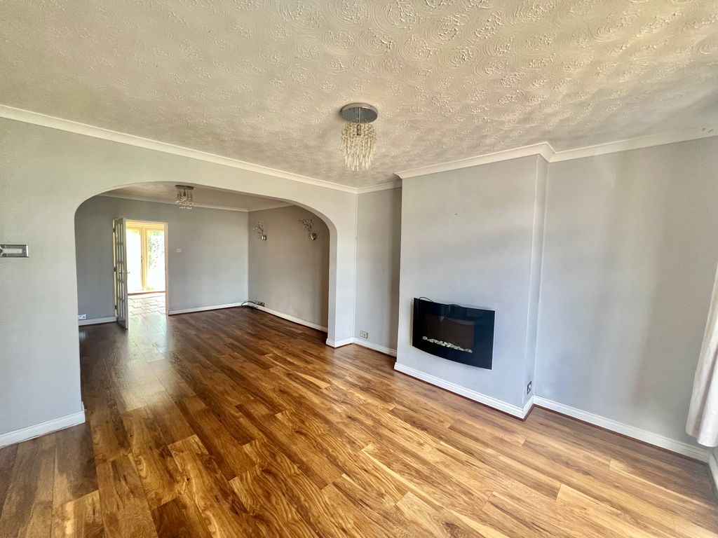 Property photo 3 of 7 Living Room