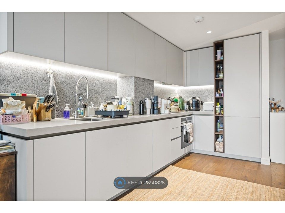 Property photo 3 of 18 Kitchen 1