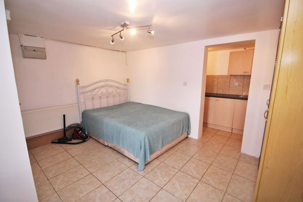 Property photo 3 of 4