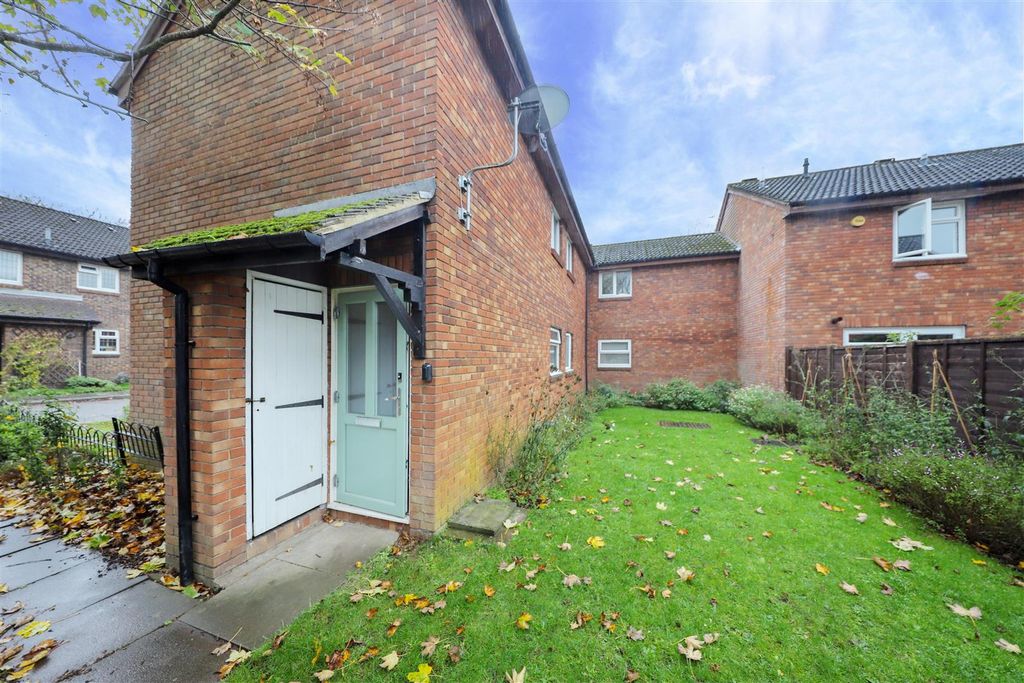 Property photo 2 of 8 Front