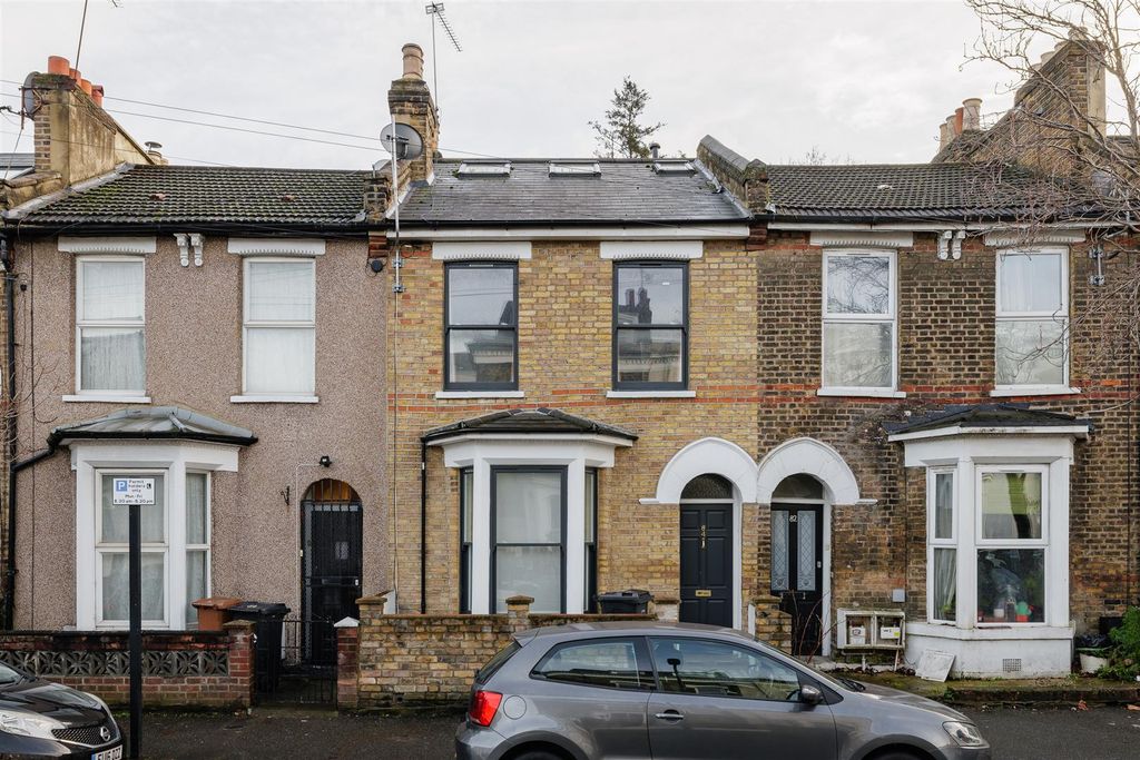 Property photo 1 of 32 Hassett Road, N16