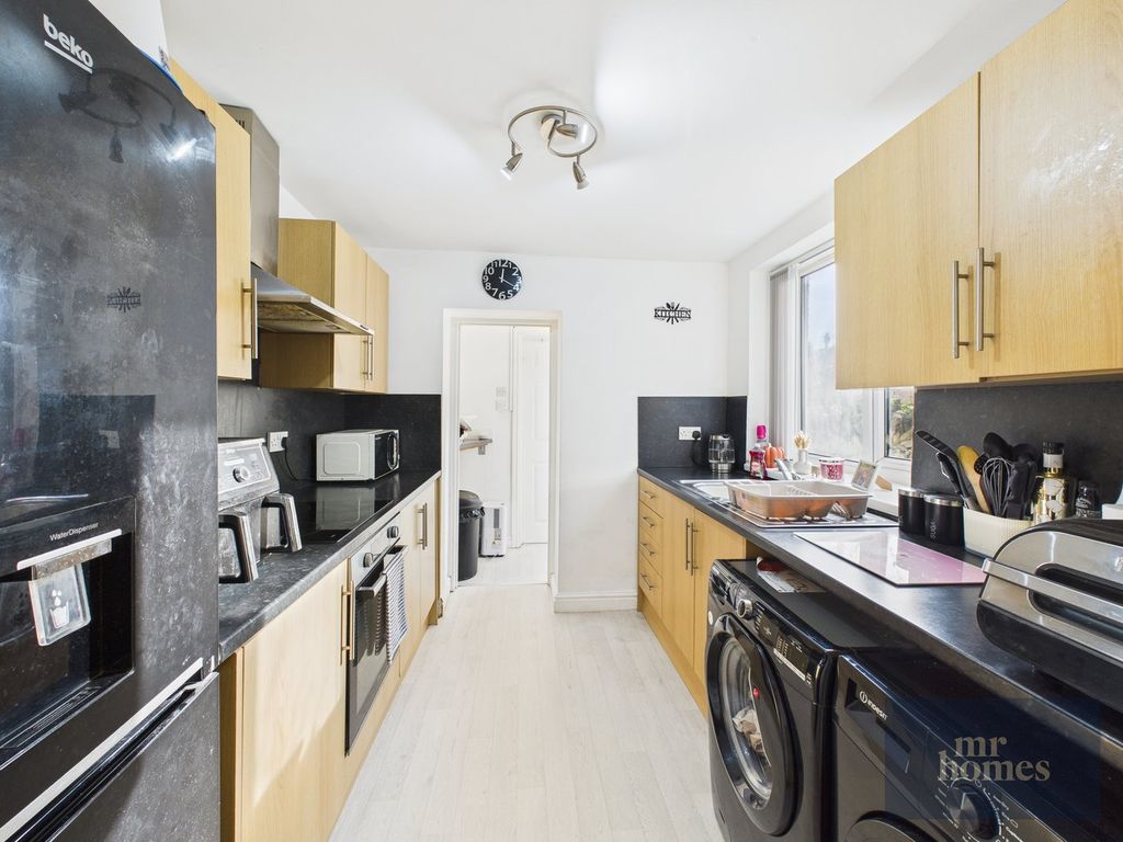 Property photo 3 of 28