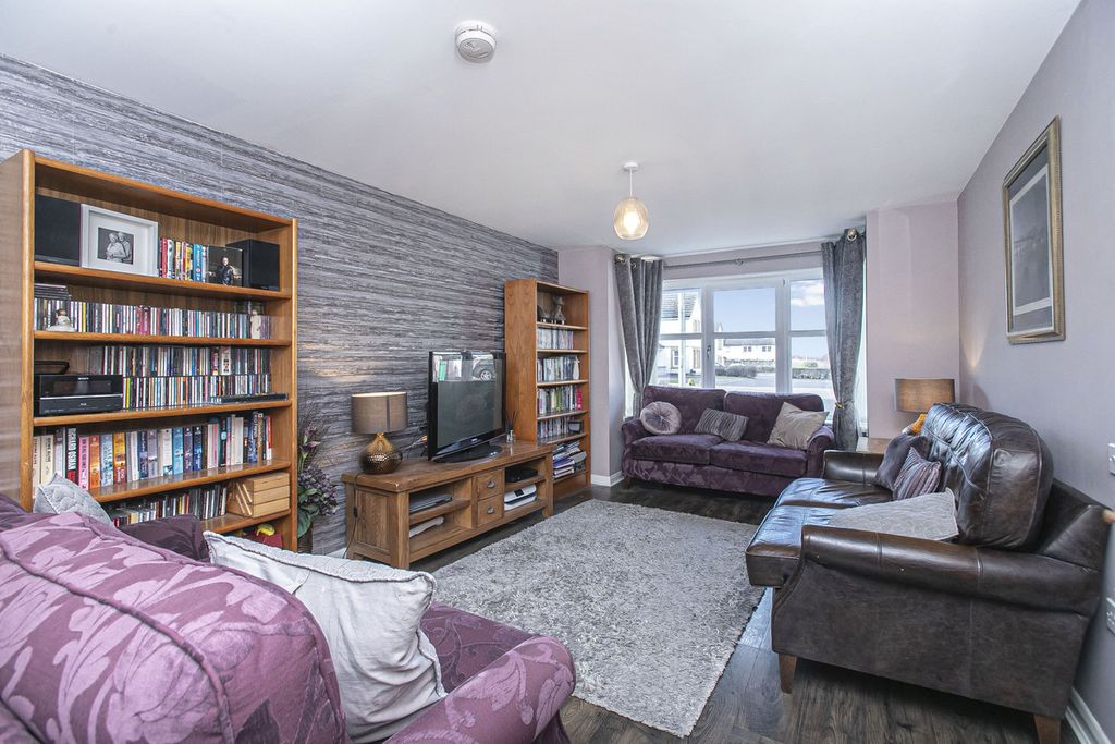 Property photo 3 of 36