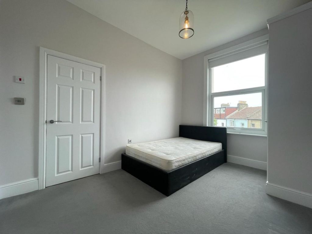 Property photo 2 of 8 4629691