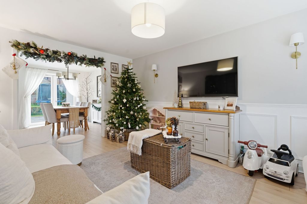 Property photo 2 of 30