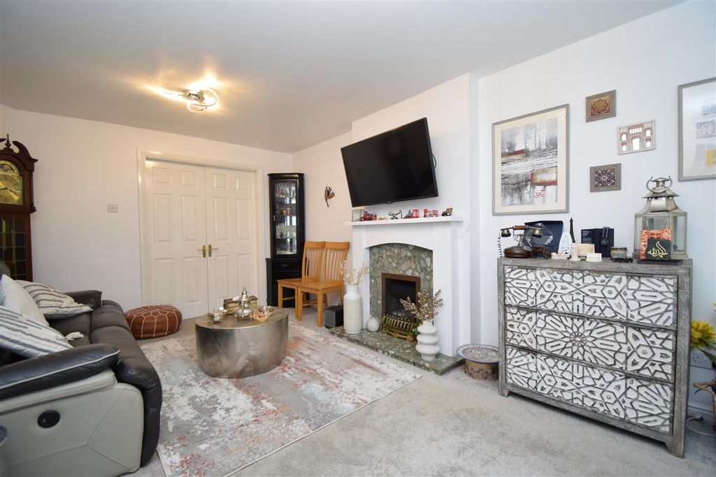 Property photo 2 of 23