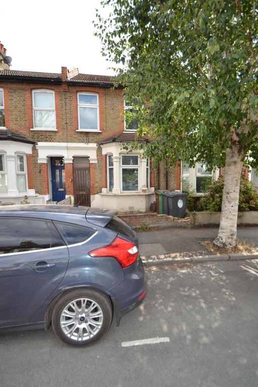 Property photo 1 of 2 First Floor One Bedroom Flat With Garden For Rent