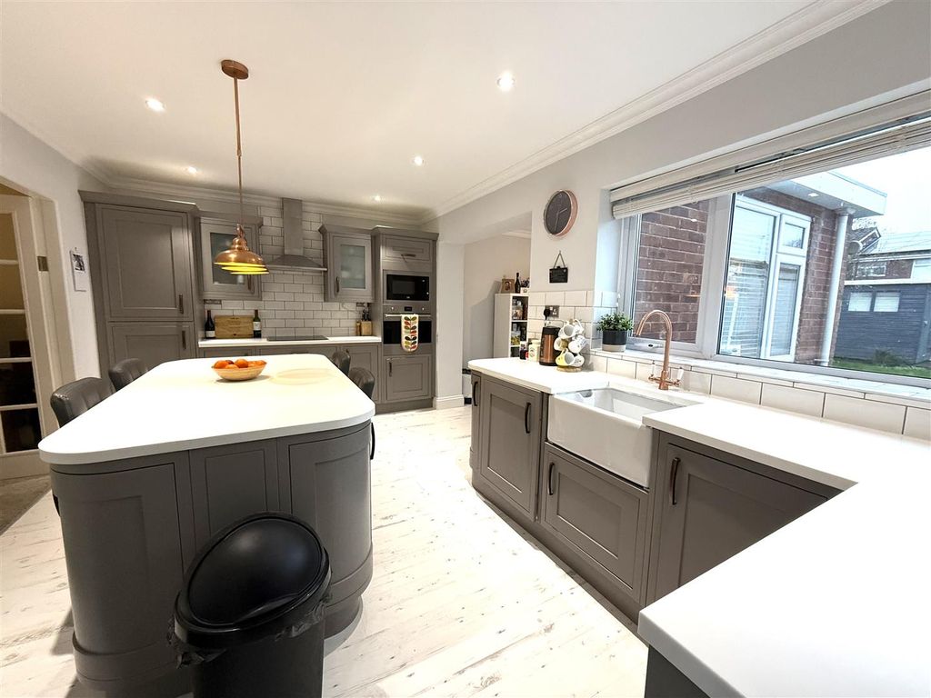 Property photo 2 of 19 27 Bracken Way Kit.Jpeg