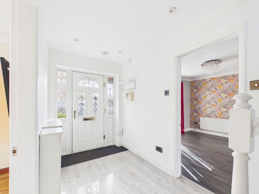 Property photo 2 of 31