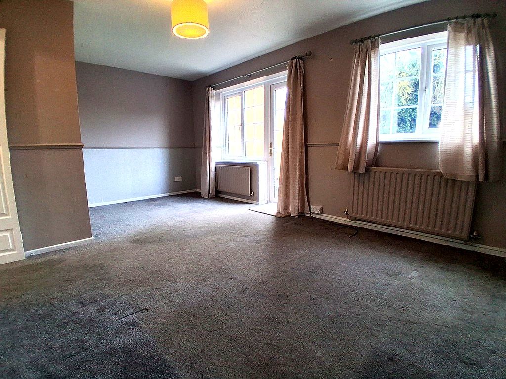 Property photo 2 of 7 Living Room