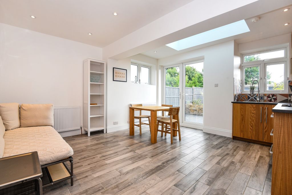 Property photo 3 of 10 Photo 03