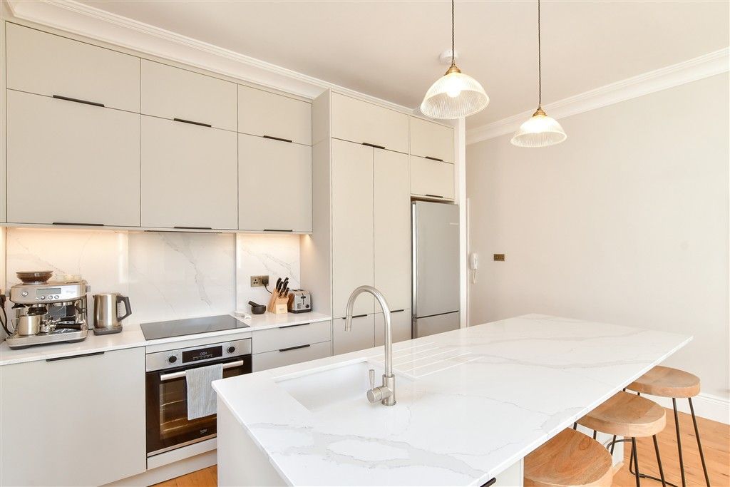 Property photo 3 of 12 Lounge /Kitchen