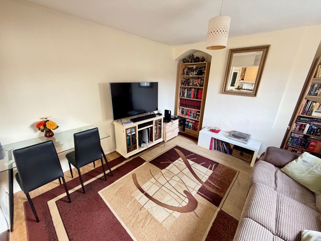 Property photo 3 of 11