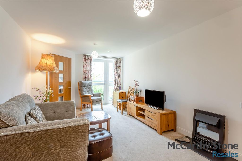 Property photo 2 of 25 8693354-Interior01.Jpg