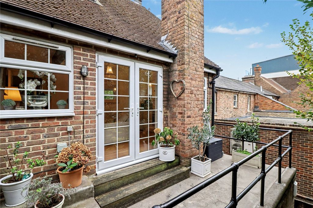 Property photo 1 of 10 Terrace