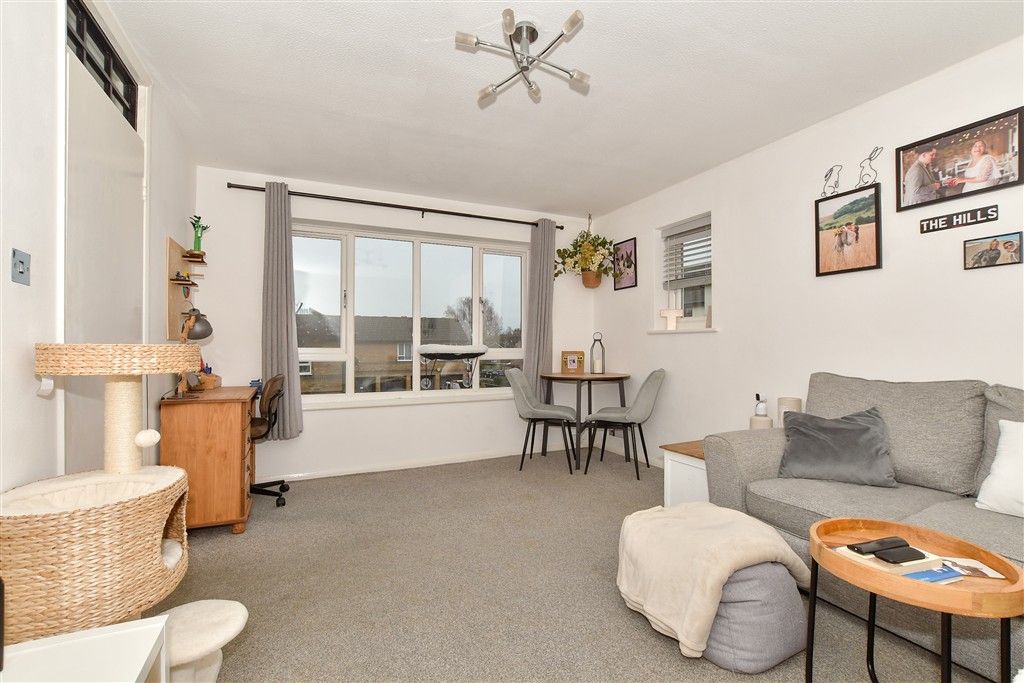 Property photo 1 of 11 Lounge/Dining Room