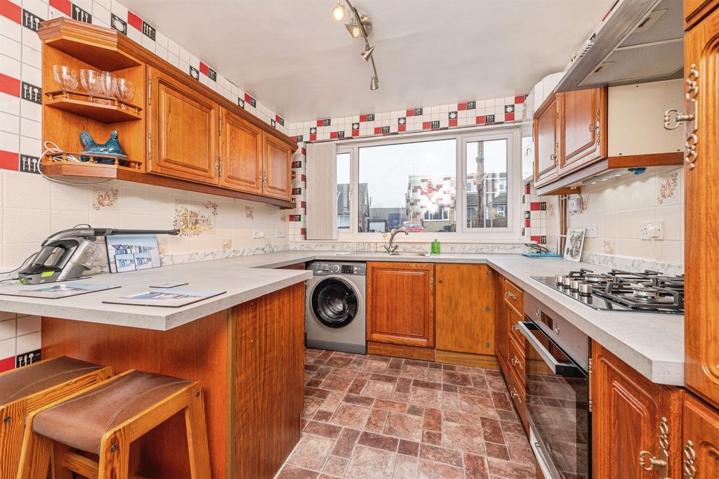 Property photo 3 of 16