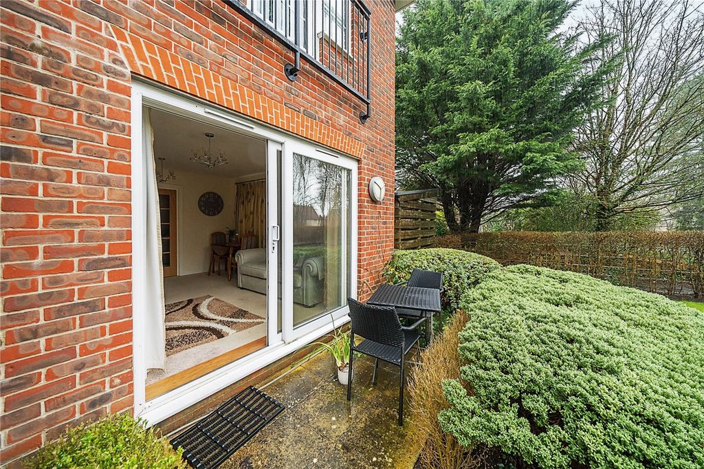 Additional image 8 of 2 bed flat for saleThe Causeway, Petersfield, Hampshire GU31