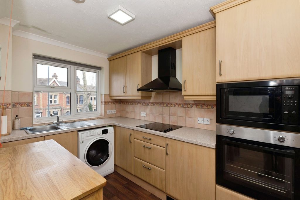 Property photo 3 of 16 Picture