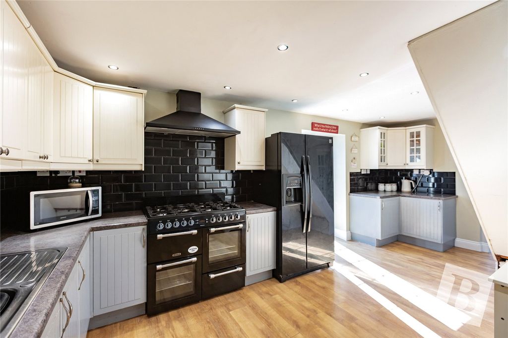 Property photo 3 of 22 Kitchen