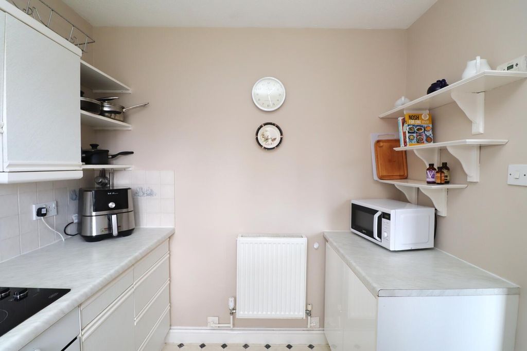 Property photo 3 of 23 Kitchen