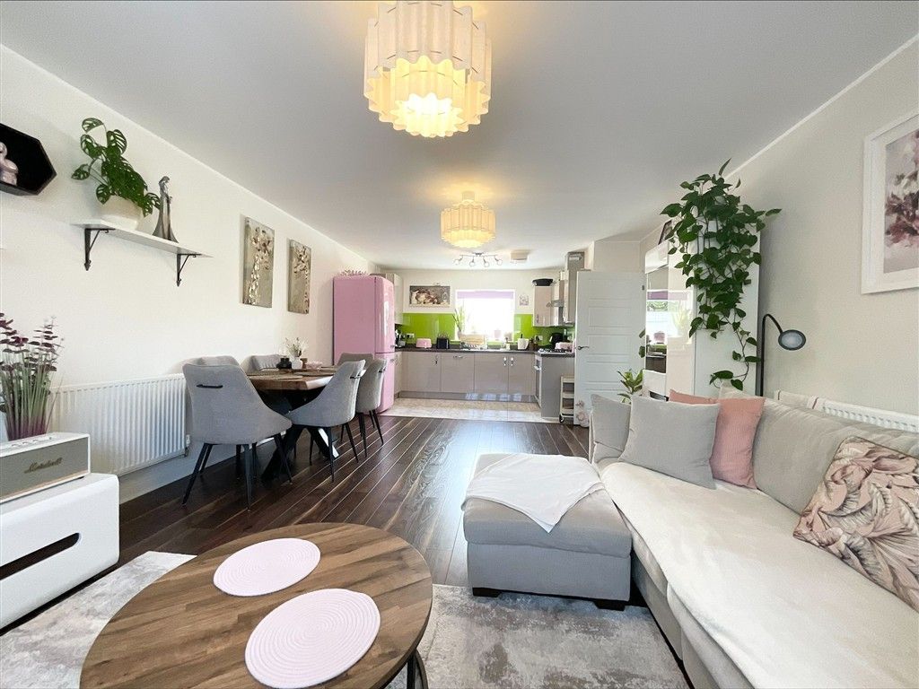 Property photo 3 of 13 Lounge