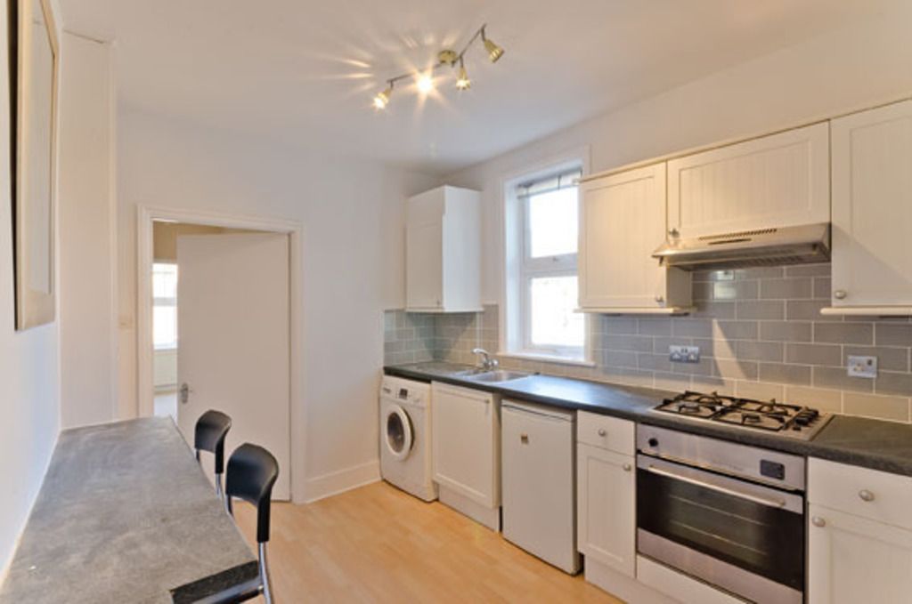 Property photo 2 of 6 Kitchen