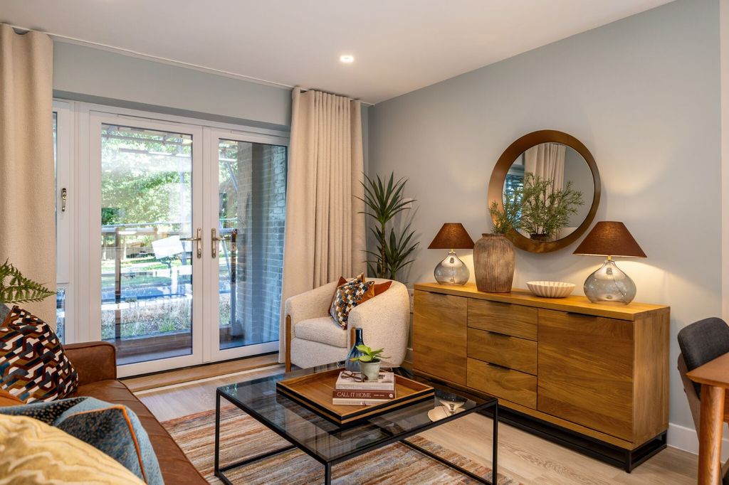 Property photo 3 of 11 Show Home