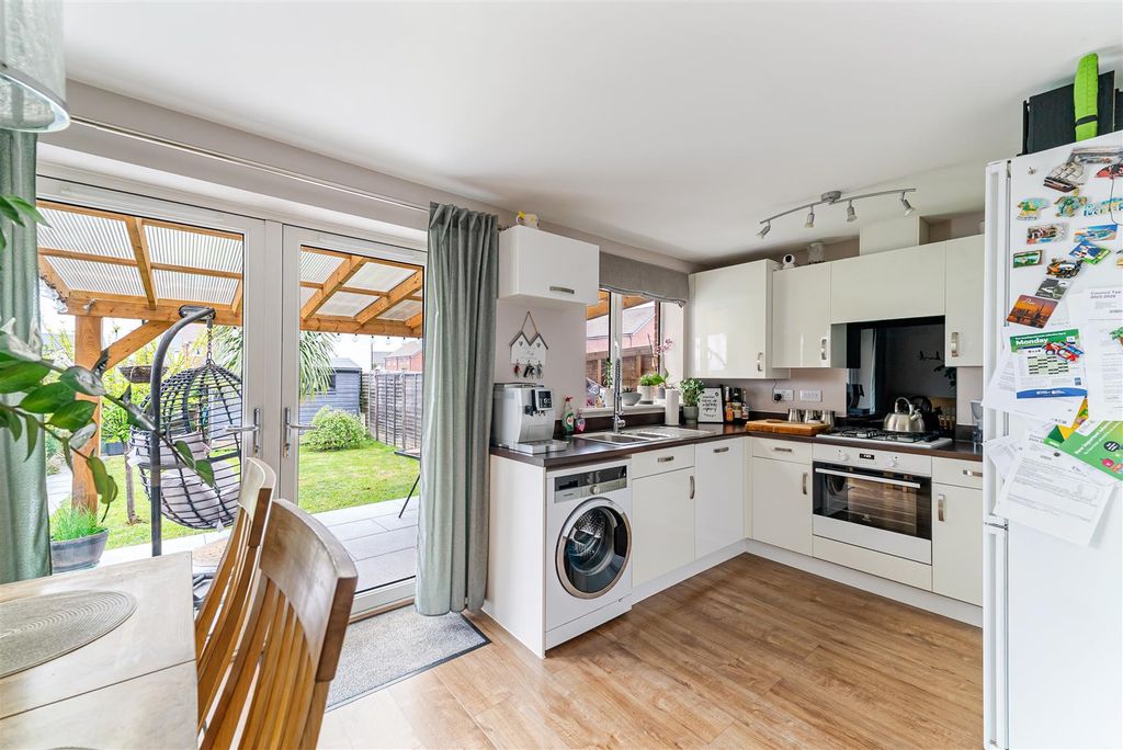 Property photo 3 of 16 Kitchen/Diner