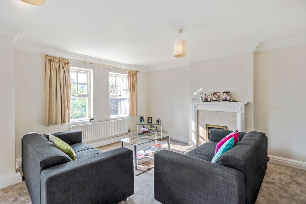Property photo 1 of 9 E4, Ashworth Court,