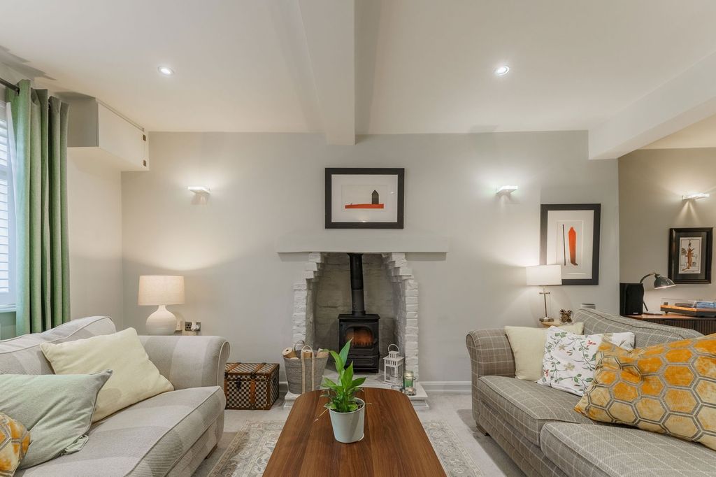 Property photo 3 of 35