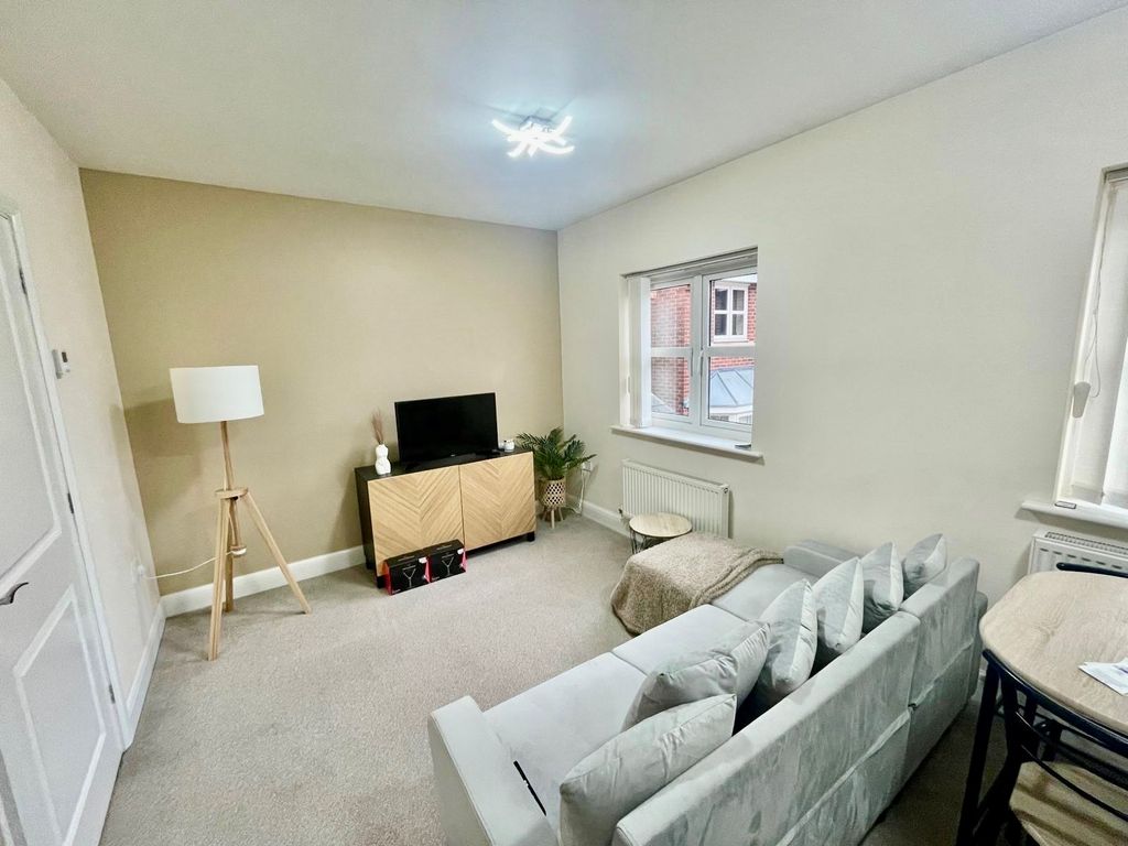 Property photo 3 of 12 1